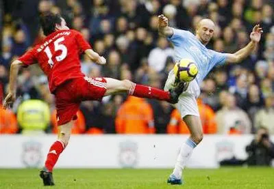 Liverpool bị chia điểm, Chelsea thẳng tiến, còn Arsenal bại trận