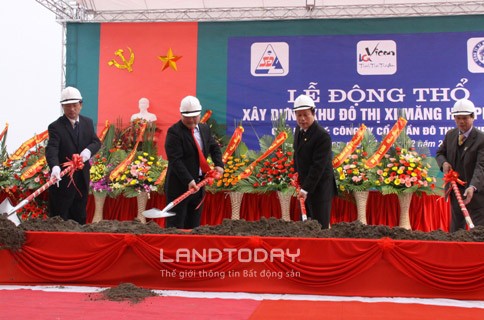 Deputy Prime Minister Hoang Trung Hai (2nd L) breaks ground Work for the mixed-use Hai Phong Cement Urban zone December 24 Deputy Prime Minister Hoang Trung Hai (2nd L) breaks ground Work for the mixed-use Hai Phong Cement Urban zone December 24