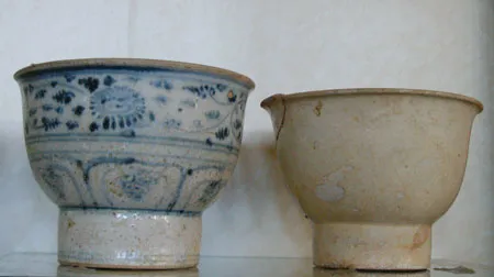Ảnh 2: Bát chân cao sản xuất tại Chu Đậu (Hải Dương), niên đại thế kỷ XV (trưng bày tại Bảo tàng Lâm Đồng). Ảnh 2: Bát chân cao sản xuất tại Chu Đậu (Hải Dương), niên đại thế kỷ XV (trưng bày tại Bảo tàng Lâm Đồng).
