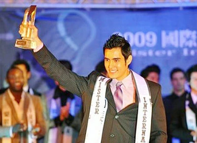 Bruno Kettels trong đêm đăng quang. Bruno Kettels trong đêm đăng quang.