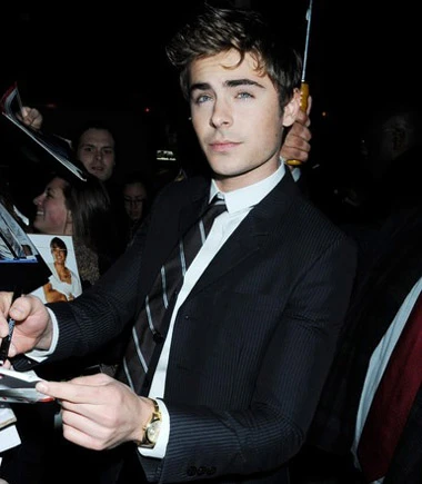 Zac Efron sinh năm 1987 - đứng thứ 10 trong top 10 quý ông độc thân trẻ tuổi hấp dẫn nhất. Zac Efron từng phát biểu: Tôi sẽ không lập gia đình cho đến năm 40 tuổi Zac Efron sinh năm 1987 - đứng thứ 10 trong top 10 quý ông độc thân trẻ tuổi hấp dẫn nhất. Zac Efron từng phát biểu: Tôi sẽ không lập gia đình cho đến năm 40 tuổi