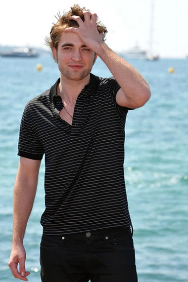 Ngôi sao Chạng Vạng - Robert Pattinson sinh năm 1986 tiếp tục hớp hồn các fan nữ - đứng thứ tư Ngôi sao Chạng Vạng - Robert Pattinson sinh năm 1986 tiếp tục hớp hồn các fan nữ - đứng thứ tư