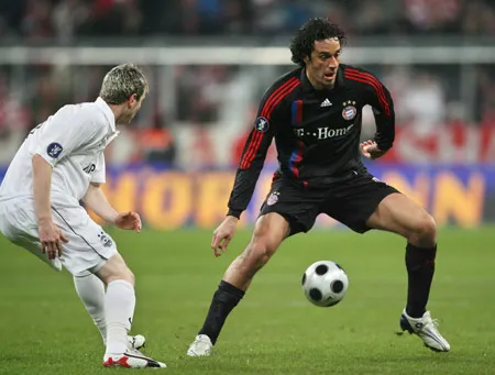 Bán Baptista để mua Luca Toni