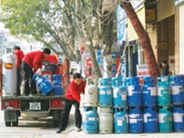 The Ho Chi Minh City's gas firms such as Sai Gon Petro, Total and Elf Gas started to apply new price from January 1, 2010. The Ho Chi Minh City's gas firms such as Sai Gon Petro, Total and Elf Gas started to apply new price from January 1, 2010.