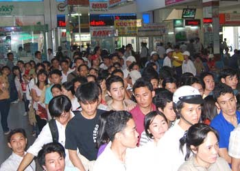 People traveling to southeastern provinces queuing up for tickets at a bus station in HCMC People traveling to southeastern provinces queuing up for tickets at a bus station in HCMC
