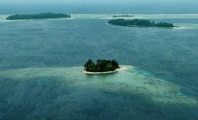 Partial view in the remote Western Province of the Solomon Islands in 2003. Partial view in the remote Western Province of the Solomon Islands in 2003.