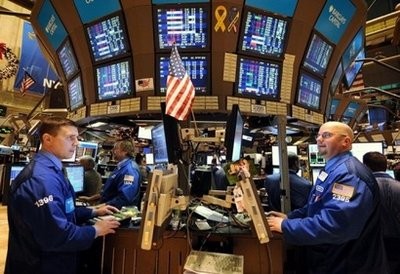 Traders are seen on the floor of the New York Stock Exchange. (AFP Photo) Traders are seen on the floor of the New York Stock Exchange. (AFP Photo)