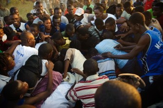 Haitians fight for aid at an old military airfield in Port-au-Prince on January 23, 2010. AFP PHOTO Haitians fight for aid at an old military airfield in Port-au-Prince on January 23, 2010. AFP PHOTO