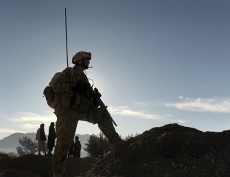 An Australian soldier of Omlet-c company keeps vigil outside the district administration office called the 'White Compound' in Mirwais in the southern province of Uruzgan on January 20, 2010. AFP PHOTO An Australian soldier of Omlet-c company keeps vigil outside the district administration office called the 'White Compound' in Mirwais in the southern province of Uruzgan on January 20, 2010. AFP PHOTO