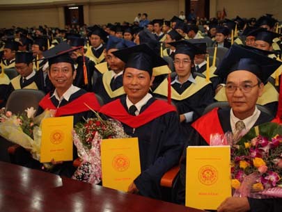 Students receive doctoral degrees at Ho Chi Minh City’s Polytechnic University on October 31, 2008. Experts say that a decade-old plan to turn out thousands of degree holders is hurting the quality of education in the country Students receive doctoral degrees at Ho Chi Minh City’s Polytechnic University on October 31, 2008. Experts say that a decade-old plan to turn out thousands of degree holders is hurting the quality of education in the country
