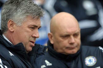 Chelsea manager Ancelotti (L) -- AFP photo