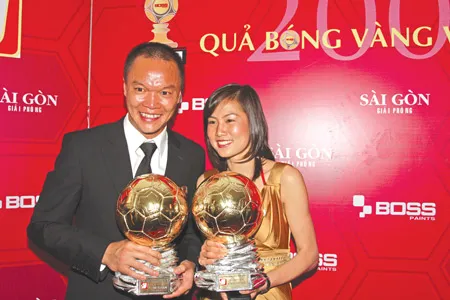 Quả bóng vàng 2008 (nam, nữ) Dương Hồng Sơn và Đỗ Thị Ngọc Châm. Ảnh: Hoàng Hùng