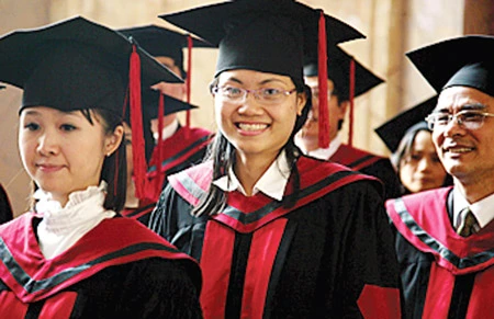 Niềm vui của các tân tiến sĩ năm 2009. (Ảnh minh họa). Ảnh: T.L. Niềm vui của các tân tiến sĩ năm 2009. (Ảnh minh họa). Ảnh: T.L.