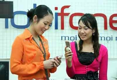 MobiFone and VinaPhone, two major mobile phone networks in Vietnam, have announced plans to lower fees for subscribers MobiFone and VinaPhone, two major mobile phone networks in Vietnam, have announced plans to lower fees for subscribers