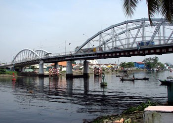 This file photo shows Tan Thuan 1 Bridge (without the stuck barge mentioned in the article) This file photo shows Tan Thuan 1 Bridge (without the stuck barge mentioned in the article)
