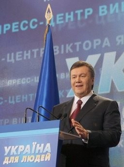 Presidential candidate Viktor Yanukovich makes a statement in Kiev. Yanukovich was on course Monday to win Ukraine's presidential election, partial results showed, in a stinging rebuke to leaders of the 2004 Orange Revolution. (AFP Photo) Presidential candidate Viktor Yanukovich makes a statement in Kiev. Yanukovich was on course Monday to win Ukraine's presidential election, partial results showed, in a stinging rebuke to leaders of the 2004 Orange Revolution. (AFP Photo)