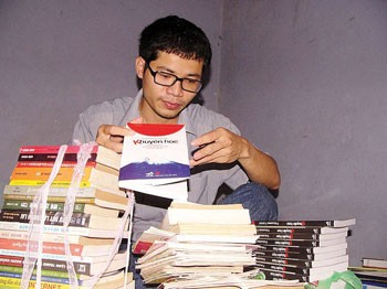 Nguyen Quang Thach, founder of the "Family bookcase" project. Nguyen Quang Thach, founder of the "Family bookcase" project.