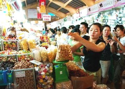 Shopping for Tet at Ben Thanh Market in Ho Chi Minh City's District 1 Shopping for Tet at Ben Thanh Market in Ho Chi Minh City's District 1