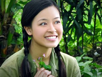Actress Minh Huong plays the part of the selfless Dr. Tram in the film Dung dot (Don't burn). Actress Minh Huong plays the part of the selfless Dr. Tram in the film Dung dot (Don't burn).