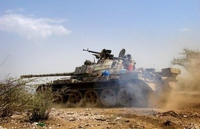 A Yemeni army tank moves to take up position in Saada. A Yemeni army tank moves to take up position in Saada.