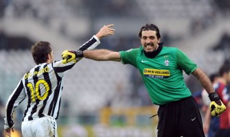 Juventus goalkeeper Gianluigi Buffon (R) celebrates with Juventus forward Alessandro Del Piero at the end of their Serie A football match Juventus vs Genova at Olympic Stadium in Turin on February 14, 2009. AFP PHOTO Juventus goalkeeper Gianluigi Buffon (R) celebrates with Juventus forward Alessandro Del Piero at the end of their Serie A football match Juventus vs Genova at Olympic Stadium in Turin on February 14, 2009. AFP PHOTO