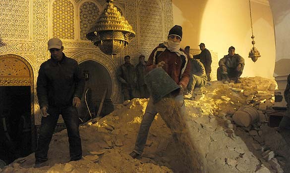 Volunteers look for survivors and bodies after the minaret's collapse. AFP photo Volunteers look for survivors and bodies after the minaret's collapse. AFP photo