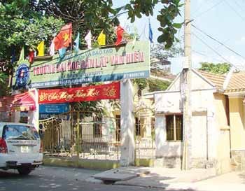 After 13 years of operation, Van Hien University still uses rented premises because land allocated to it is caught up in site clearance and compensation difficulties. (Photo: SGGP) After 13 years of operation, Van Hien University still uses rented premises because land allocated to it is caught up in site clearance and compensation difficulties. (Photo: SGGP)