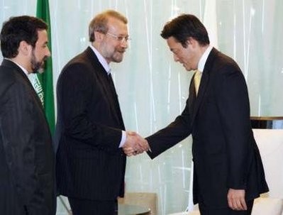 Iran's parliament speaker Ali Larijani (C) shakes hands with Japanese Foreign Minister Katsuya Okada in Tokyo February 24, 2010. Iran's parliament speaker Ali Larijani (C) shakes hands with Japanese Foreign Minister Katsuya Okada in Tokyo February 24, 2010.