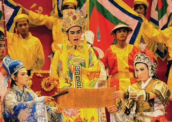 HCMC’s eighth annual Vietnamese Poetry Day opened at the municipal Opera House on February 24. (photo:sggp) HCMC’s eighth annual Vietnamese Poetry Day opened at the municipal Opera House on February 24. (photo:sggp)