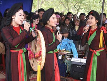 A performance of Quan ho in Lim Festival A performance of Quan ho in Lim Festival