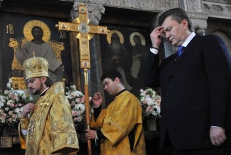 Newly elected Ukraine's President Viktor Yanukovich (R) crosses himself during a ceremony to mark his victory in Kiev-Pecherskaya Lavra monastery in Kiev on February 21, 2010. AFP photo Newly elected Ukraine's President Viktor Yanukovich (R) crosses himself during a ceremony to mark his victory in Kiev-Pecherskaya Lavra monastery in Kiev on February 21, 2010. AFP photo