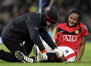 Anderson (R) seen injured during the English Premier League football match against West Ham United at Old Trafford in Manchester on February 23, 2010 Anderson (R) seen injured during the English Premier League football match against West Ham United at Old Trafford in Manchester on February 23, 2010