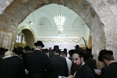 Ultra-Orthodox Jews pray at Rachel's Tomb -- Judaism's third holiest shrine -- in the West Bank town of Bethlehem. (AFP Photo) Ultra-Orthodox Jews pray at Rachel's Tomb -- Judaism's third holiest shrine -- in the West Bank town of Bethlehem. (AFP Photo)