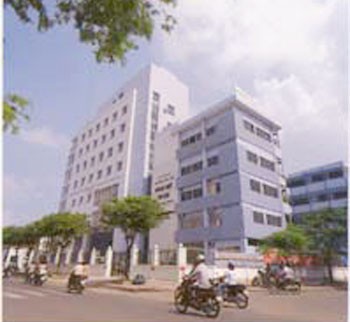 The HCMC University of Foreign Languages and Information Technology. The education ministry has clarified that non-public universities are not banned from offering courses in pedagogy, law and journalism. The HCMC University of Foreign Languages and Information Technology. The education ministry has clarified that non-public universities are not banned from offering courses in pedagogy, law and journalism.