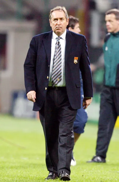HLV Gerard Houllier mách nước cho bóng đá châu Á: Quan trọng là phải biết cầu tiến