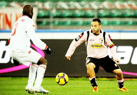 Serie A - vòng 23, Palermo (5) - Parma (12): Tử chiến ở barbera