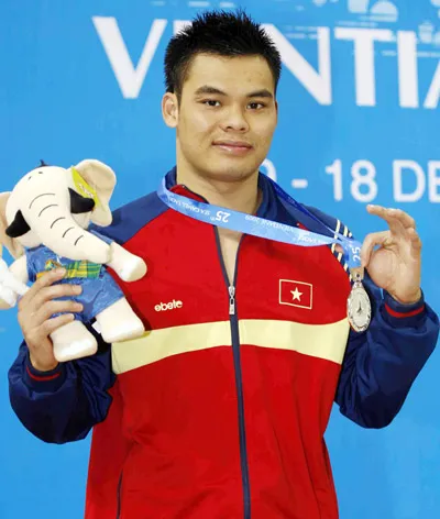 Để có được chiếc HCV lấp lánh ở 3 kỳ SEA Games liên tiếp, kình ngư Nguyễn Hữu Việt cùng các đồng đội đã phải trải qua rất nhiều cái tết xa nhà. Để có được chiếc HCV lấp lánh ở 3 kỳ SEA Games liên tiếp, kình ngư Nguyễn Hữu Việt cùng các đồng đội đã phải trải qua rất nhiều cái tết xa nhà.