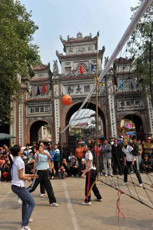 Một trận đấu bóng chuyền nữ ở làng Đồng Kỵ. Một trận đấu bóng chuyền nữ ở làng Đồng Kỵ.