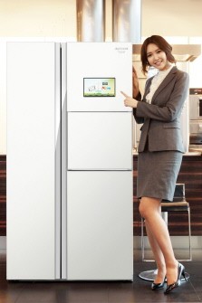 This undated handout photo released by Samsung Electronics in Seoul on March 4, 2010 shows its new refrigerator the Zipel e-Diary that features a 10-inch (25 cm) touch screen equipped with locally developed wi-fi software. This undated handout photo released by Samsung Electronics in Seoul on March 4, 2010 shows its new refrigerator the Zipel e-Diary that features a 10-inch (25 cm) touch screen equipped with locally developed wi-fi software.