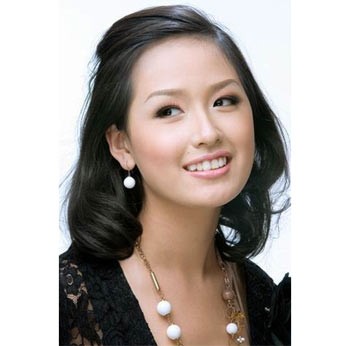 Miss Vietnam 2006 Mai Phuong Thuy, well known for her philanthropy, will help present scholarships on March 21 during the annual “Duyen Dang Viet Nam” (Charming Vietnam) show in Phu Yen Province Miss Vietnam 2006 Mai Phuong Thuy, well known for her philanthropy, will help present scholarships on March 21 during the annual “Duyen Dang Viet Nam” (Charming Vietnam) show in Phu Yen Province