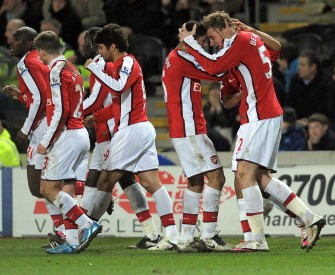 Arsenal's players celebrate the winning goal in the 2-1 victory in the English Premier League football match between Hull City and Arsenal on March 13, 2010. AFP PHOTO Arsenal's players celebrate the winning goal in the 2-1 victory in the English Premier League football match between Hull City and Arsenal on March 13, 2010. AFP PHOTO