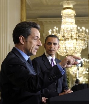 French President Nicolas Sarkozy, left, speaks as President Barack Obama, right, listens, in the East Room of the White House in Washington, Tuesday, March 30, 2010. (AFP Photo) French President Nicolas Sarkozy, left, speaks as President Barack Obama, right, listens, in the East Room of the White House in Washington, Tuesday, March 30, 2010. (AFP Photo)