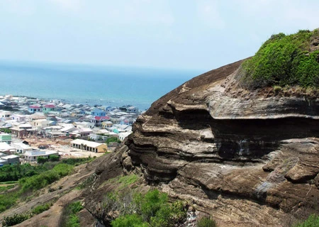 Những “lằn roi” của đá