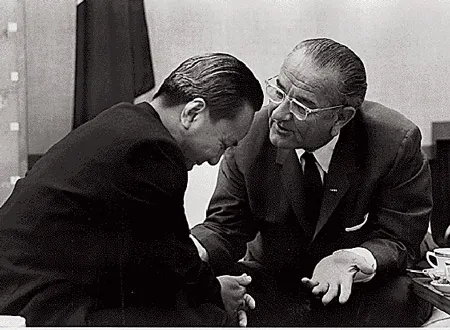Nguyễn Văn Thiệu và Tổng thống Johnson. Ảnh: T.L. Nguyễn Văn Thiệu và Tổng thống Johnson. Ảnh: T.L.