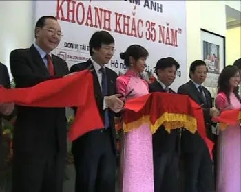 Triển lãm “Đại thắng mùa xuân 1975 – Tự hào TPHCM 35 năm xây dựng và phát triển” ảnh 2 Triển lãm “Đại thắng mùa xuân 1975 – Tự hào TPHCM 35 năm xây dựng và phát triển” ảnh 2