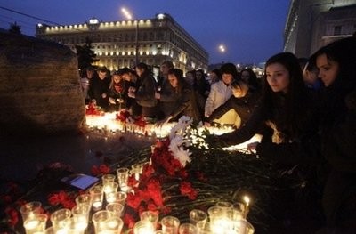 Russians light candles at a rally in memory of the victims of terrorist metro bombings in Moscow outside the Lubyanka metro station Russians light candles at a rally in memory of the victims of terrorist metro bombings in Moscow outside the Lubyanka metro station