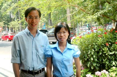 Vietnamese engineers Luyen Duc Hanh ( L) and Tran Thi Hong recently beat out 26 international teams to win a chipset design contest in Japan (Photo: SGGP) Vietnamese engineers Luyen Duc Hanh ( L) and Tran Thi Hong recently beat out 26 international teams to win a chipset design contest in Japan (Photo: SGGP)