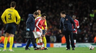 Fabregas (C) limps off with an injury during their UEFA Champions League quarter-final 1st leg football match against Barcelona at the Emirates Stadium, England, on March 31, 2010. AFP PHOTO Fabregas (C) limps off with an injury during their UEFA Champions League quarter-final 1st leg football match against Barcelona at the Emirates Stadium, England, on March 31, 2010. AFP PHOTO