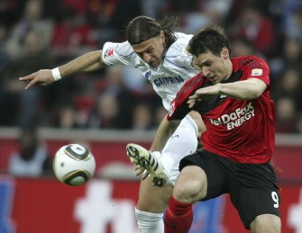 Schalke's Brazilian defender Marcelo Jose Bordon (L) vies for the ball with Leverkusen's striker Patrick Helmes during the Bundesliga football match Bayer 04 Leverkusen vs FC Schalke 04 on March 27, 2010 in Leverkusen, western Germany. AFP PHOTO Schalke's Brazilian defender Marcelo Jose Bordon (L) vies for the ball with Leverkusen's striker Patrick Helmes during the Bundesliga football match Bayer 04 Leverkusen vs FC Schalke 04 on March 27, 2010 in Leverkusen, western Germany. AFP PHOTO