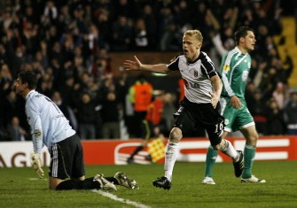 Fulham's Irish midfielder Damien Duff clebrates after scoring a second goal during their UEFA Europa League, quarter-final, 1st leg football match against Wolfsburg at Craven Cottage, London, England, on April 1, 2010. AFP PHOTO Fulham's Irish midfielder Damien Duff clebrates after scoring a second goal during their UEFA Europa League, quarter-final, 1st leg football match against Wolfsburg at Craven Cottage, London, England, on April 1, 2010. AFP PHOTO